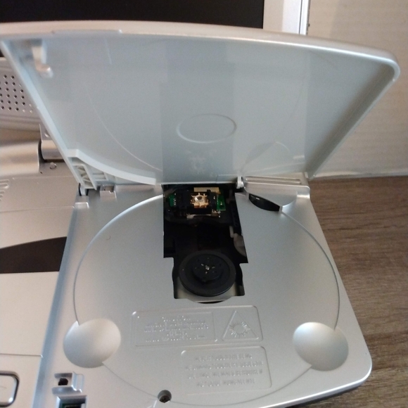 Durabrand DVD/CD Player - Picture 3 of 13